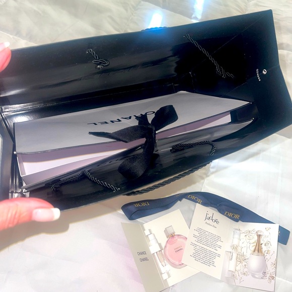CHANEL White Gift Box & Shopping Bag Authentic. Two samples and Dior ribbon - Picture 5 of 8